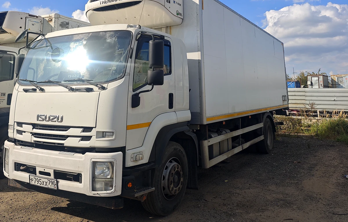 Рефрижератор Isuzu с холодильной установкой Thermo King